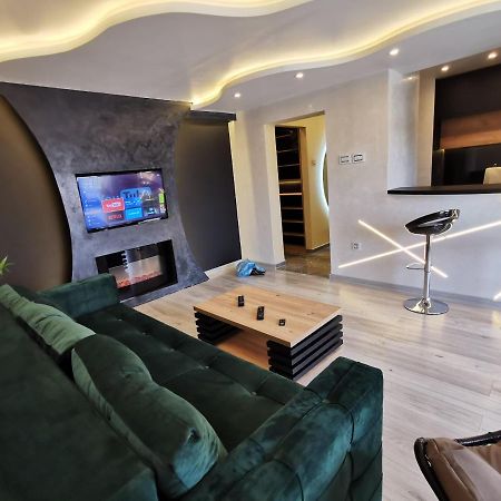 Brend New Luxurious Apartment In Downtown With Free Parking Nowy Sad Zewnętrze zdjęcie