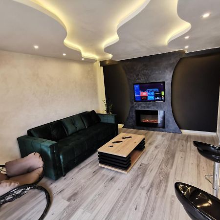 Brend New Luxurious Apartment In Downtown With Free Parking Nowy Sad Zewnętrze zdjęcie