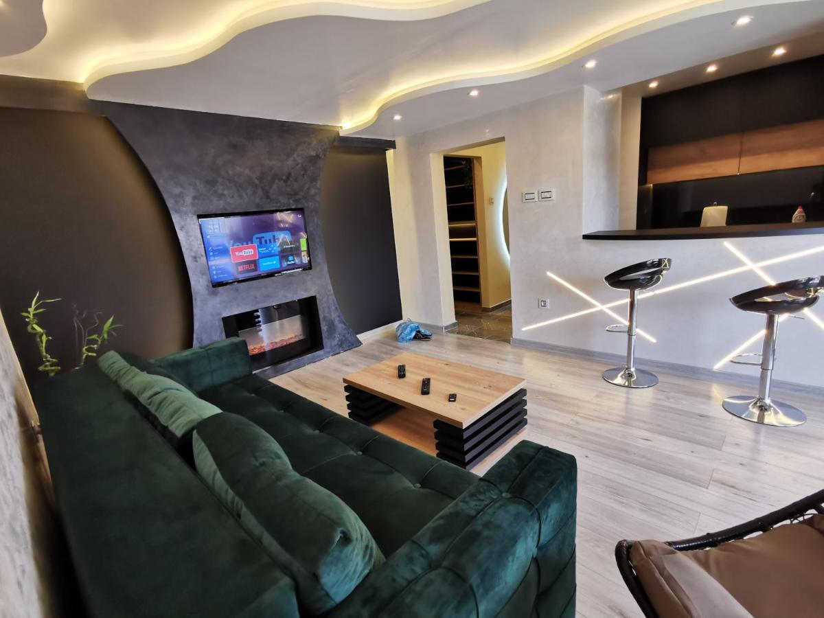 Brend New Luxurious Apartment In Downtown With Free Parking Nowy Sad Zewnętrze zdjęcie