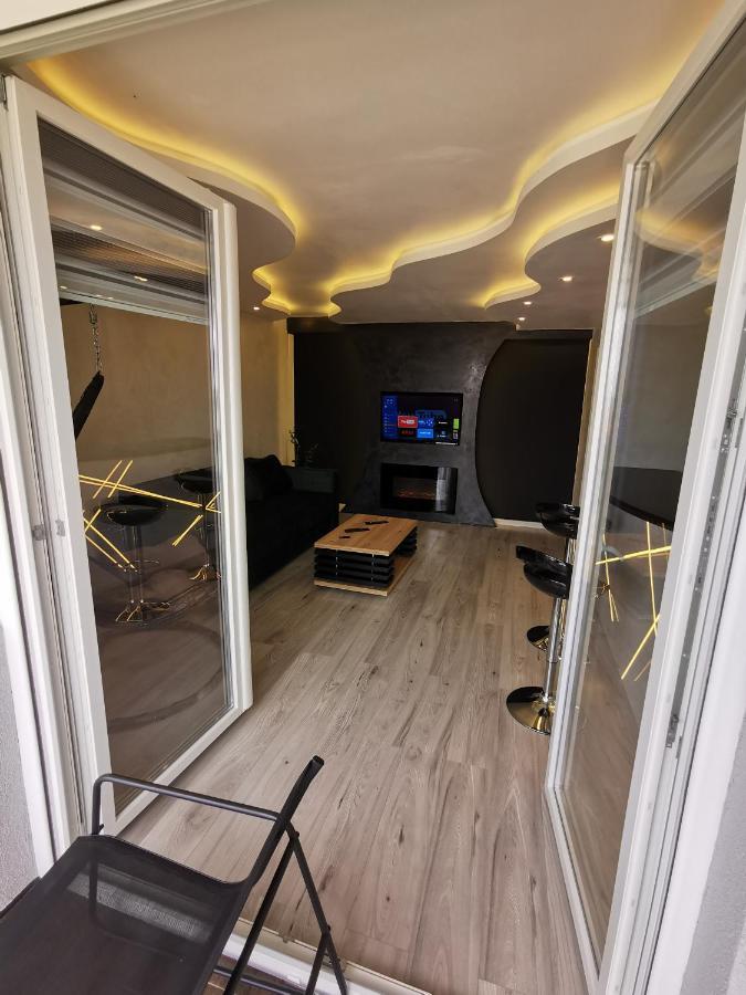 Brend New Luxurious Apartment In Downtown With Free Parking Nowy Sad Zewnętrze zdjęcie
